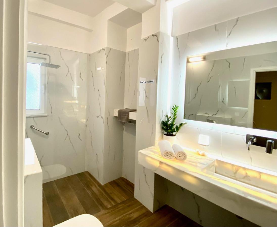 Athenian Condo Luaran gambar