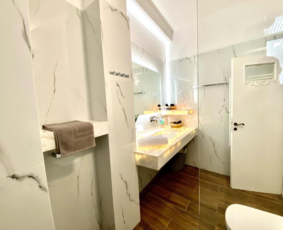 Athenian Condo Luaran gambar